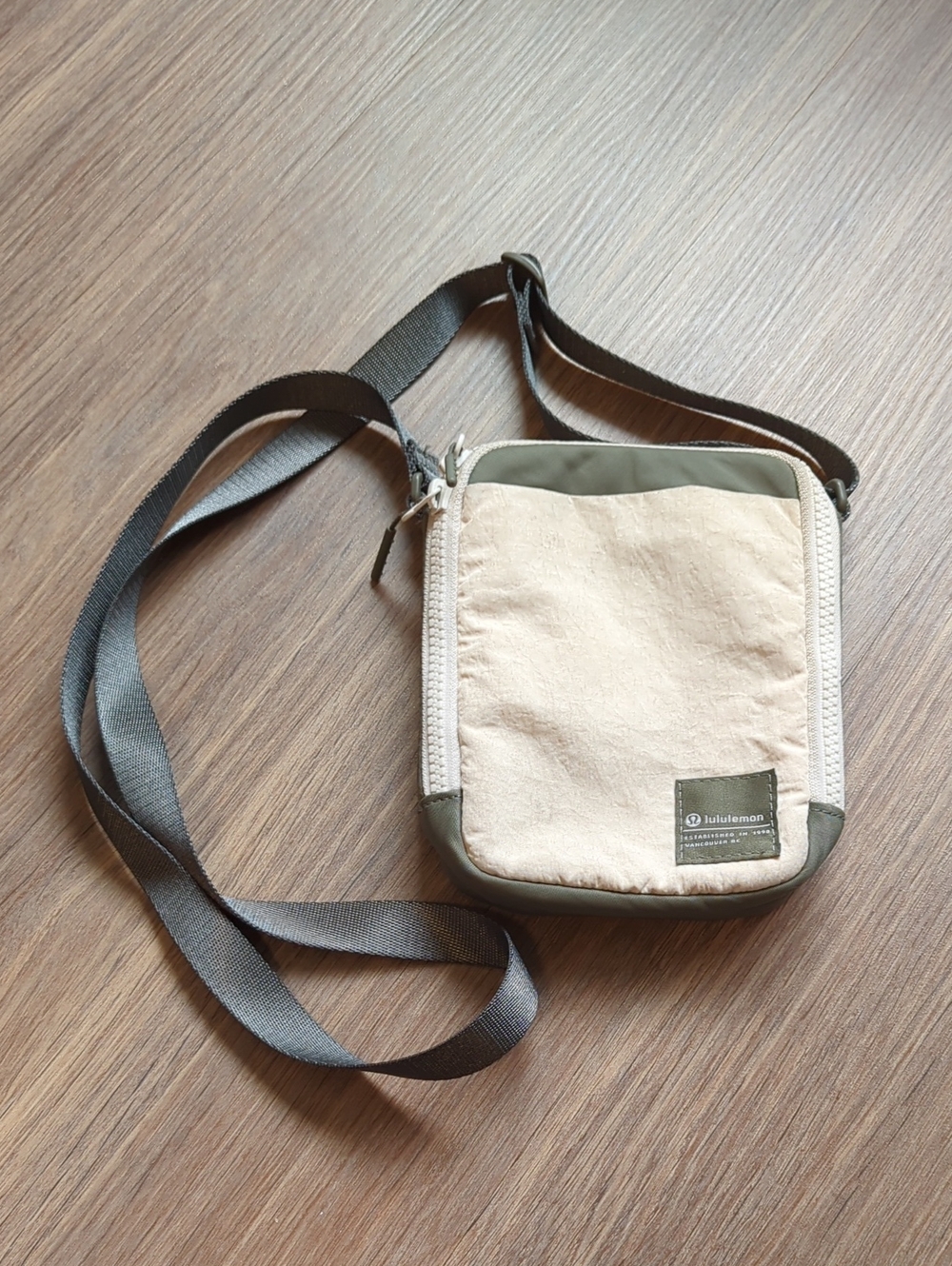 ululemon Athletica Easy Crossbody Bag